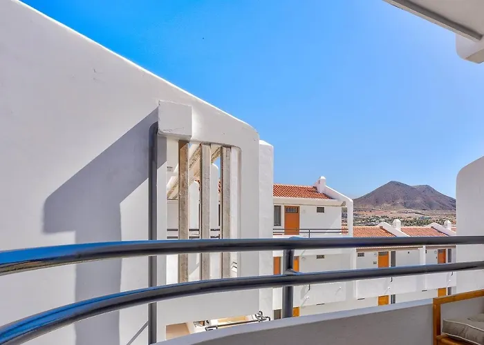 Stylish Flat And Pool With 3 Rooms, Sleeps 6, Los Cristianos