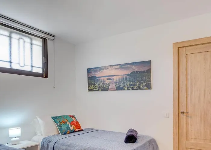 Stylish Flat And Pool With 3 Rooms, Sleeps 6, Los Cristianos