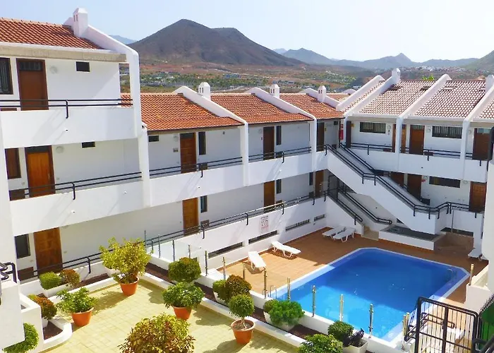 Stylish Flat And Pool With 3 Rooms, Sleeps 6, Los Cristianos