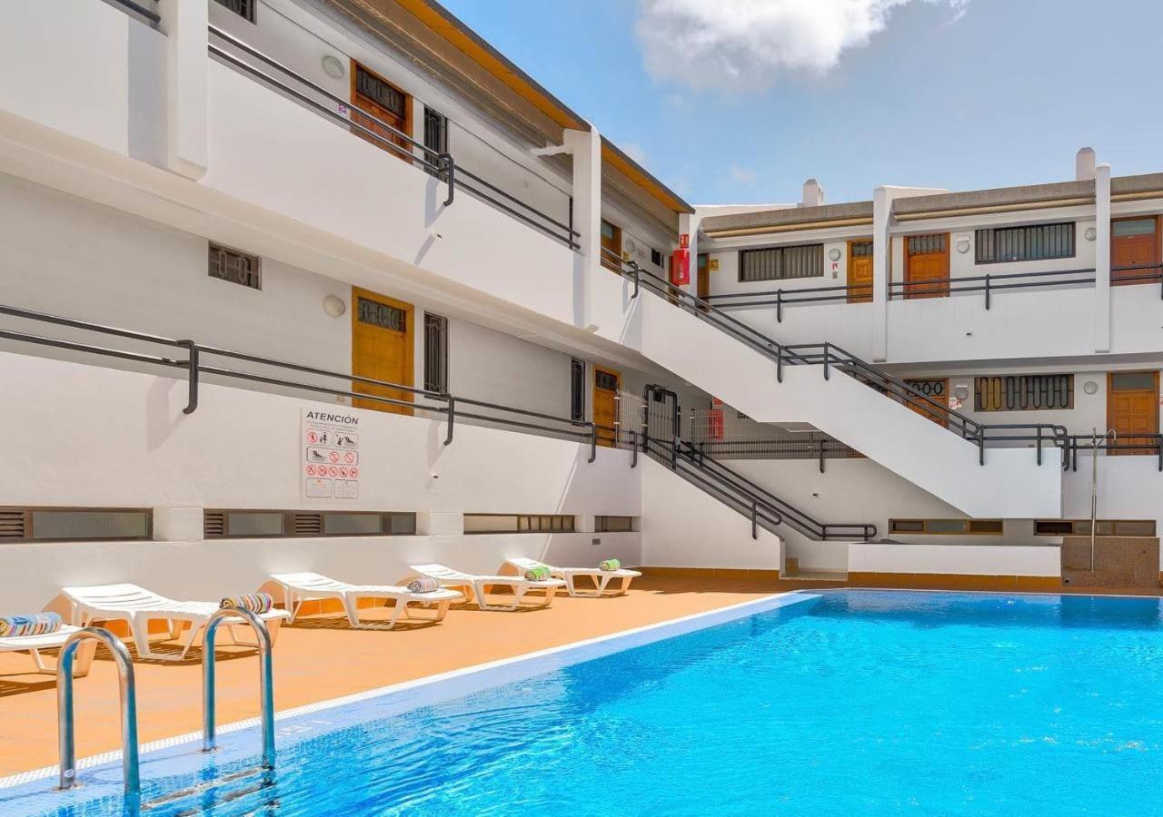 Stylish Flat And Pool With 3 Rooms, Sleeps 6, Cristianos Apartment *